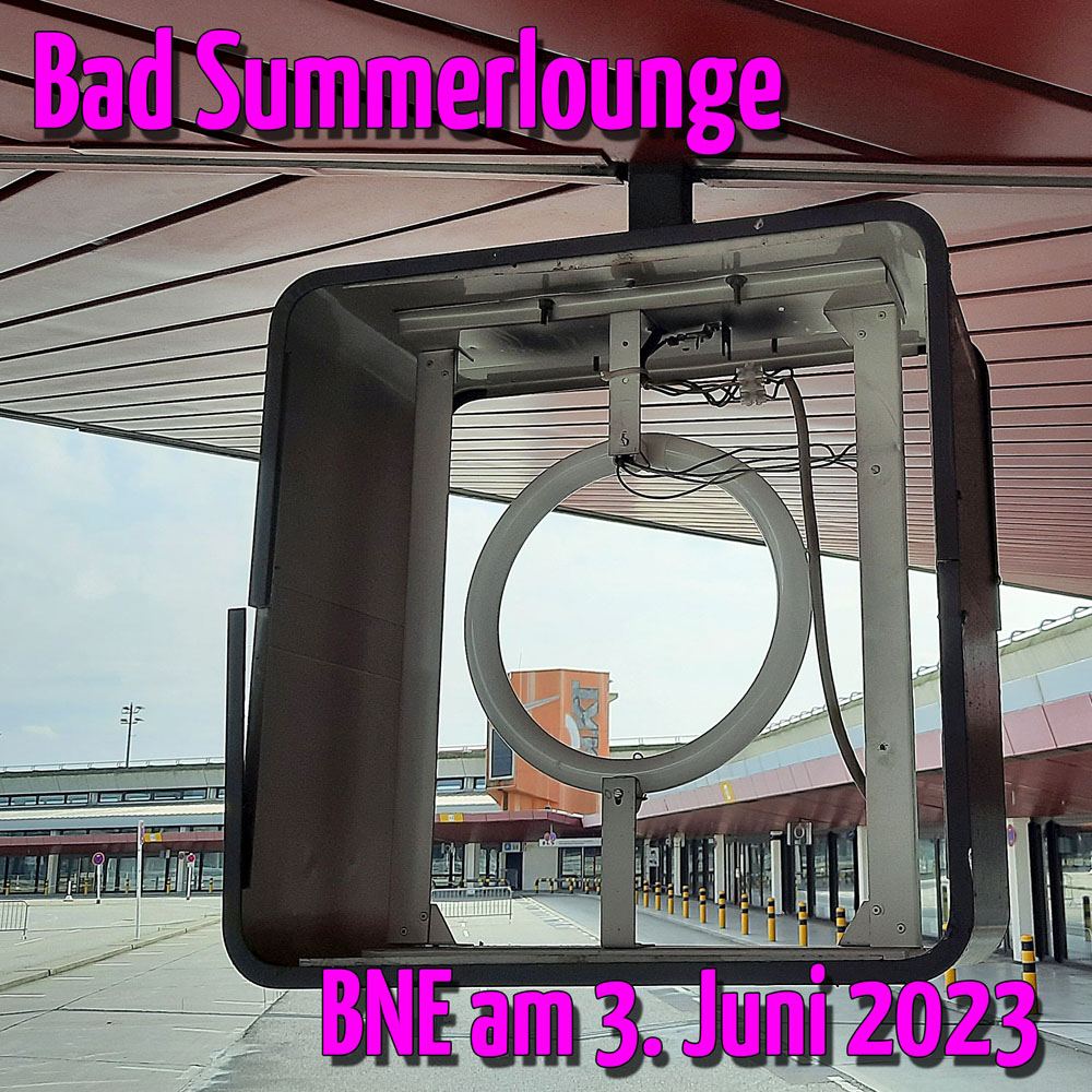 Bad Summerlounge - Bild von defekter Leuchtanzeige auf stillgelegtem Flughafen Tegel